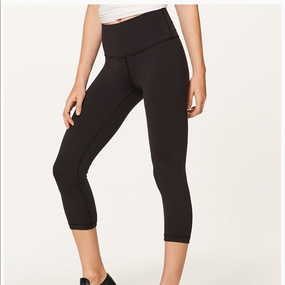 Lulu lemon cropped black leggings!!